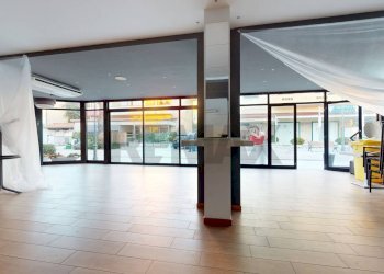 Ricezione / Lobby - Locale Commerciale Via Versilia
 
92, Pietrasanta - foto 20