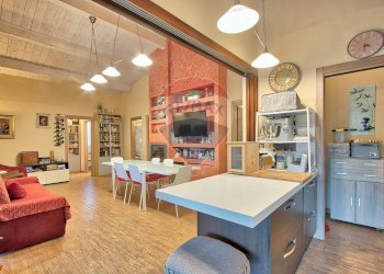 Sala da pranzo - Villa VIA FRUSCOLA
 
4, Castelfranco Piandiscò - foto 6