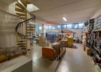 Dispensa di stoccaggio - Negozio Via paladini
 
6, Jesi - foto 22