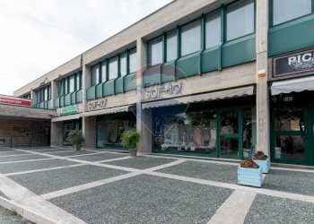 Edificio all\'aperto - Negozio Via paladini
 
6, Jesi - foto 24