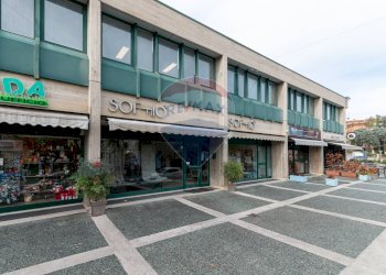 Edificio all\'aperto - Negozio Via paladini
 
6, Jesi - foto 25