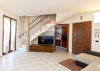 Soggiorno - Villa Bifamiliare papa giovanni XXIII
 
41/a, Santa Maria Hoè - foto 2