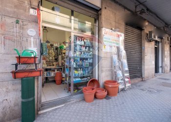 Edificio all\'aperto - Attività Commerciale Via Duca degli Abruzzi, Catania - foto 1