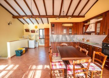 Sala da pranzo - Casa semi indipendente Massaua
 
14, Gaggi - foto 3