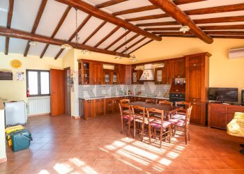 Sala da pranzo - Casa semi indipendente Massaua
 
14, Gaggi - foto 4