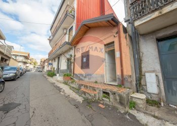 Edificio all\'aperto - Casa indipendente Via IV Retta levante ang via Giardino del Signore
 
154, Belpasso - foto 1