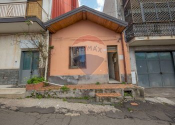 Casa all\'aperto - Casa indipendente Via IV Retta levante ang via Giardino del Signore
 
154, Belpasso - foto 2