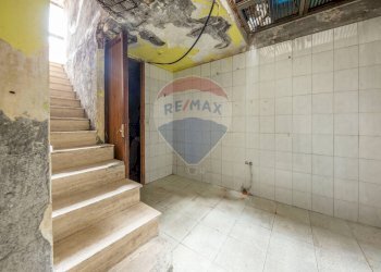 Scale - Casa indipendente Via IV Retta levante ang via Giardino del Signore
 
154, Belpasso - foto 8