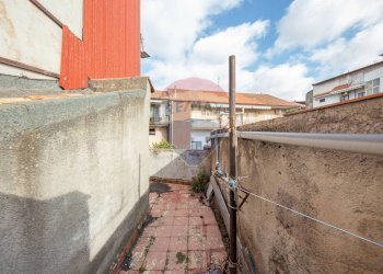 Balcone - Casa indipendente Via IV Retta levante ang via Giardino del Signore
 
154, Belpasso - foto 11