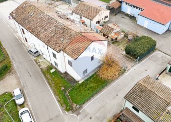 Edificio all\'aperto - Semi-detached house via Fratelli Manfredi
 
40, Boretto - photo 5