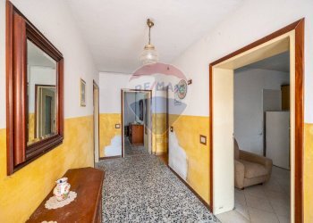 Hall / corridoio - Semi-detached house via Fratelli Manfredi
 
40, Boretto - photo 31