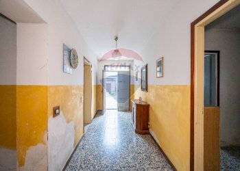 Hall / corridoio - Semi-detached house via Fratelli Manfredi
 
40, Boretto - photo 32