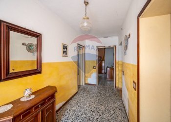 Hall / corridoio - Semi-detached house via Fratelli Manfredi
 
40, Boretto - photo 33