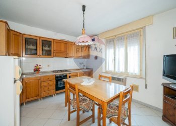Cucina - Semi-detached house via Fratelli Manfredi
 
40, Boretto - photo 34