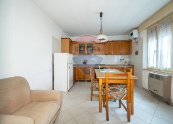 Sala da pranzo - Semi-detached house via Fratelli Manfredi
 
40, Boretto - photo 36