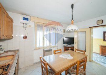 Sala da pranzo - Semi-detached house via Fratelli Manfredi
 
40, Boretto - photo 39