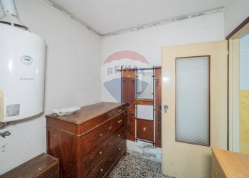 Hall / corridoio - Semi-detached house via Fratelli Manfredi
 
40, Boretto - photo 61