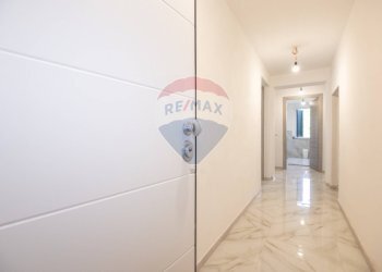 Hall / corridoio - Semi-detached house Brescello - photo 3