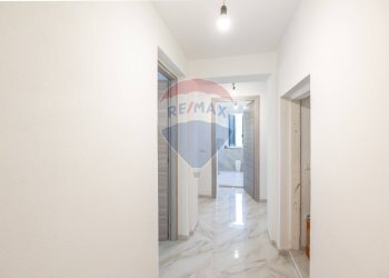 Hall / corridoio - Semi-detached house Brescello - photo 4