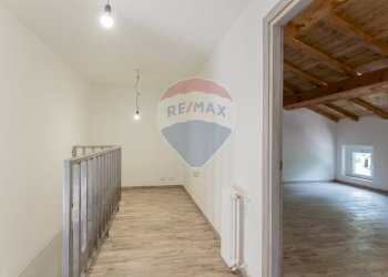 Hall / corridoio - Semi-detached house Brescello - photo 29