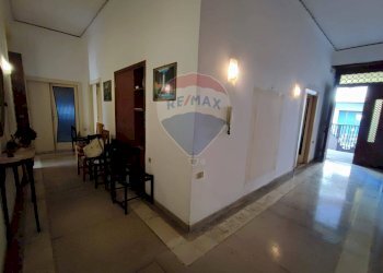 Hall / corridoio - Office Via Giuseppe Verdi
 
36, Marcianise - photo 1