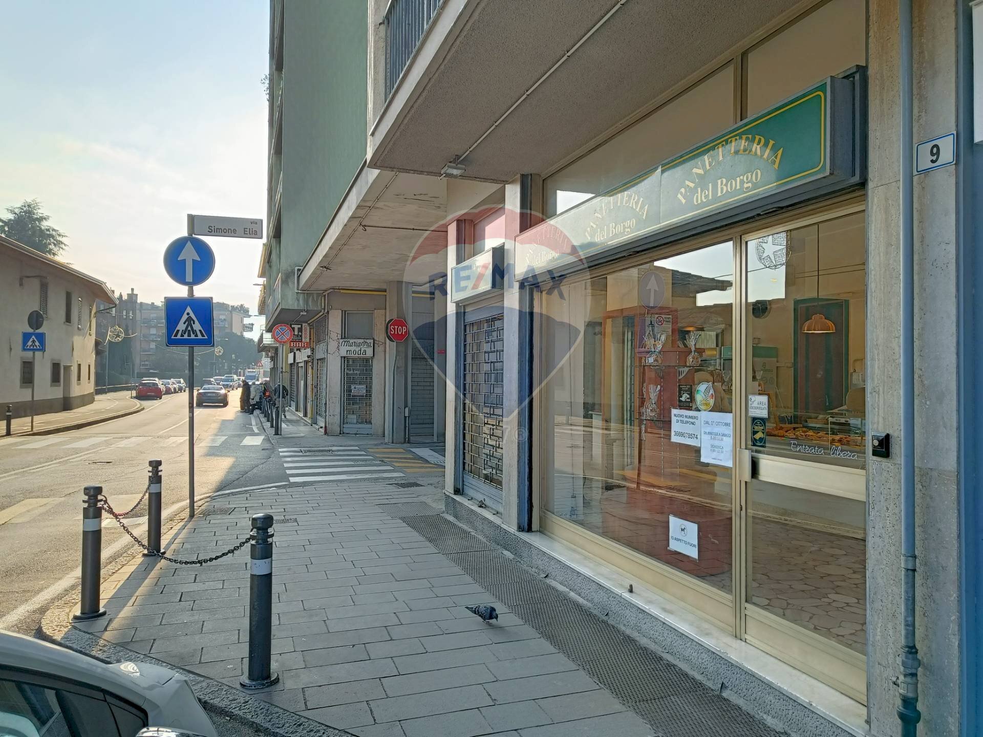 Edificio all\'aperto - Negozio Piazza Papa Giovanni XXIII
 
9, Torre Boldone - foto 1