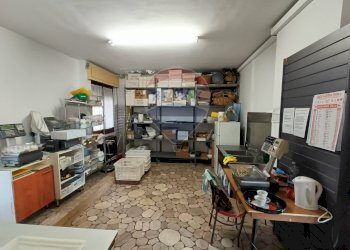 Dispensa di stoccaggio - Negozio Piazza Papa Giovanni XXIII
 
9, Torre Boldone - foto 9