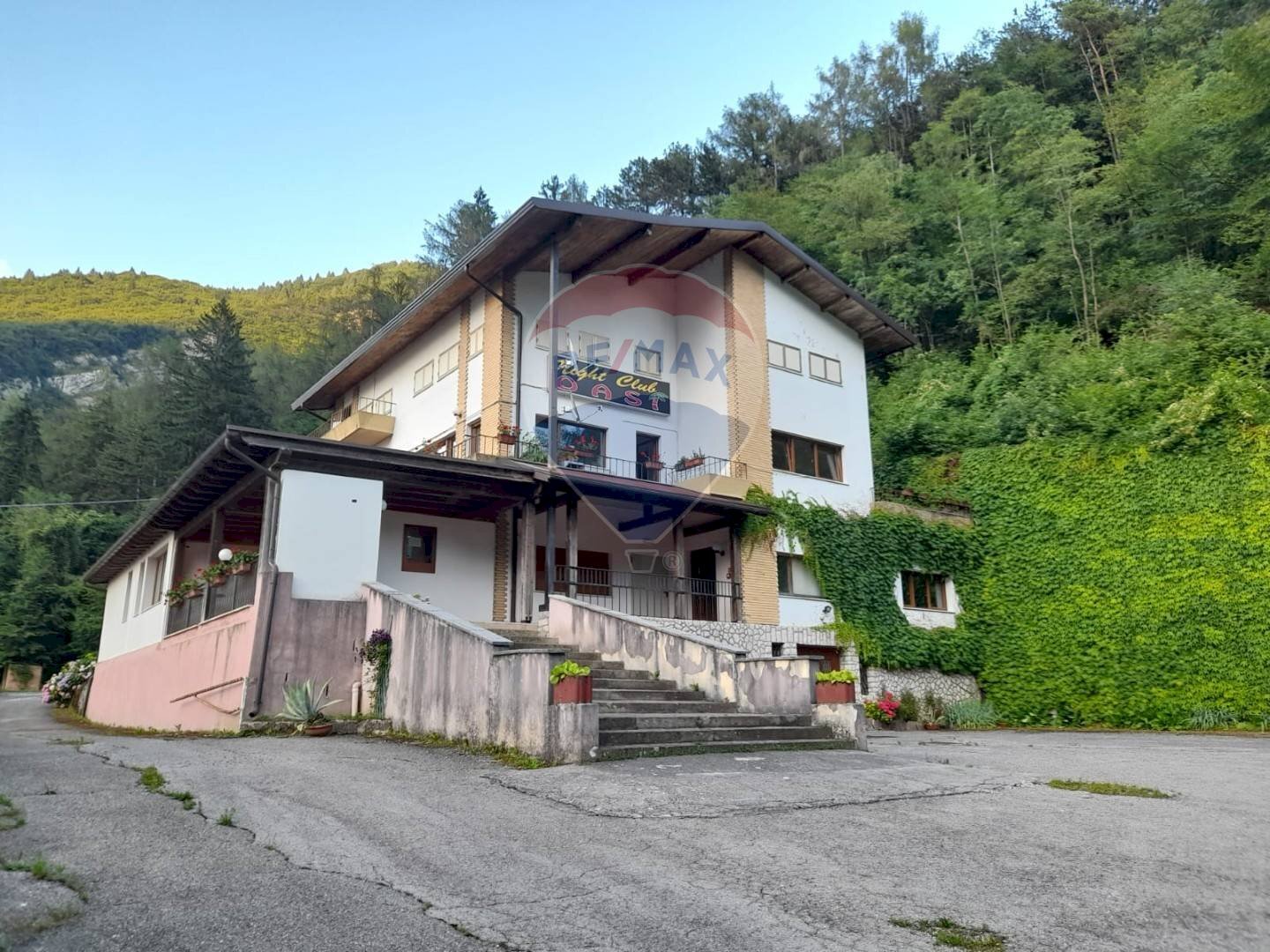 Casa all\'aperto - Attività Commerciale Via Lastra
 
84, Alpago - foto 2