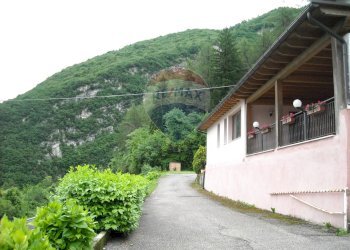Casa all\'aperto - Attività Commerciale Via Lastra
 
84, Alpago - foto 4