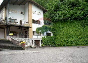 Casa all\'aperto - Attività Commerciale Via Lastra
 
84, Alpago - foto 5