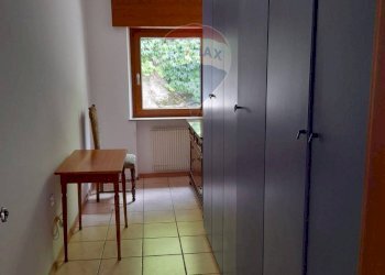 Hall / corridoio - Attività Commerciale Via Lastra
 
84, Alpago - foto 8