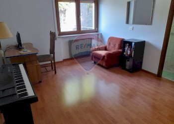 Soggiorno - Attività Commerciale Via Lastra
 
84, Alpago - foto 11