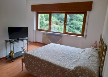 Camera / camera da letto - Attività Commerciale Via Lastra
 
84, Alpago - foto 18