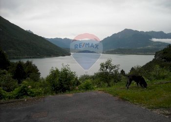 Vista delle montagne - Attività Commerciale Via Lastra
 
84, Alpago - foto 26