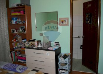 Camera / camera da letto - Attività Commerciale Via Lastra
 
84, Alpago - foto 32