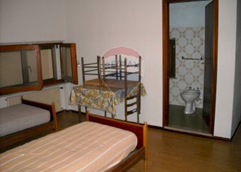 Camera / camera da letto - Attività Commerciale Via Lastra
 
84, Alpago - foto 45