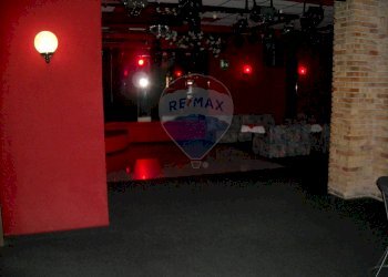 Hall / corridoio - Attività Commerciale Via Lastra
 
84, Alpago - foto 50