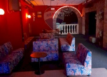 Soggiorno - Attività Commerciale Via Lastra
 
84, Alpago - foto 64