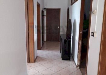 Hall / corridoio - Attività Commerciale Via Lastra
 
84, Alpago - foto 14