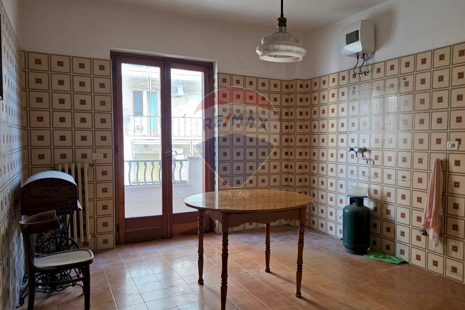 Sala da pranzo - Quadrilocale Via Ruggiero Bonghi
 
5, Vieste - foto 3