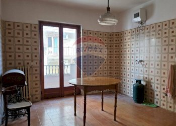 Sala da pranzo - Quadrilocale Via Ruggiero Bonghi
 
5, Vieste - foto 3