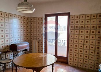 Sala da pranzo - Quadrilocale Via Ruggiero Bonghi
 
5, Vieste - foto 5