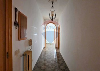 Hall / corridoio - Quadrilocale Via Ruggiero Bonghi
 
5, Vieste - foto 6