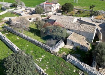 Casa all\'aperto - Rustico Strada provinciale 122 Contrada Calamarieri - Farmagiorgia, Modica - foto 2