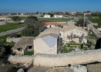 Casa all\'aperto - Rustico Strada provinciale 122 Contrada Calamarieri - Farmagiorgia, Modica - foto 4