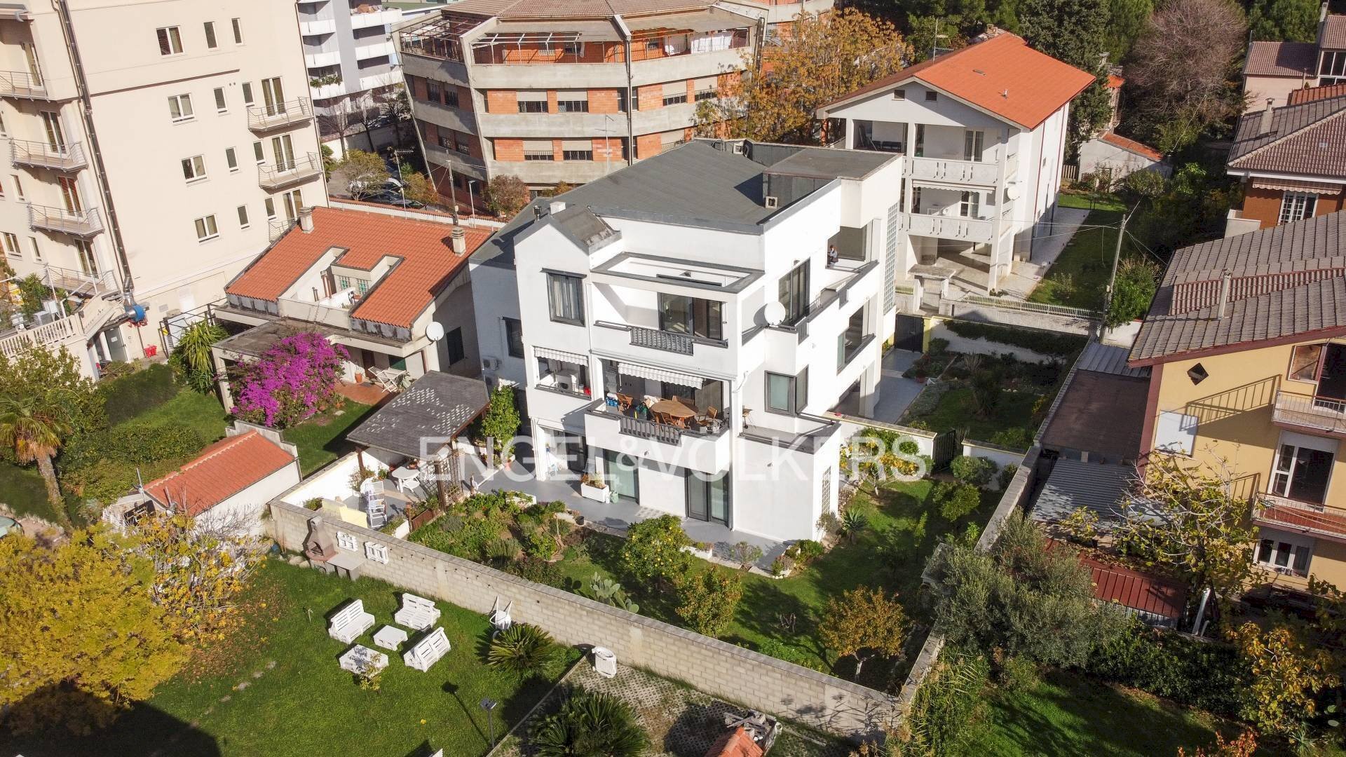 Foto 1 - Stabile - Palazzo Via Avezzano
 
6, Montesilvano - foto 1