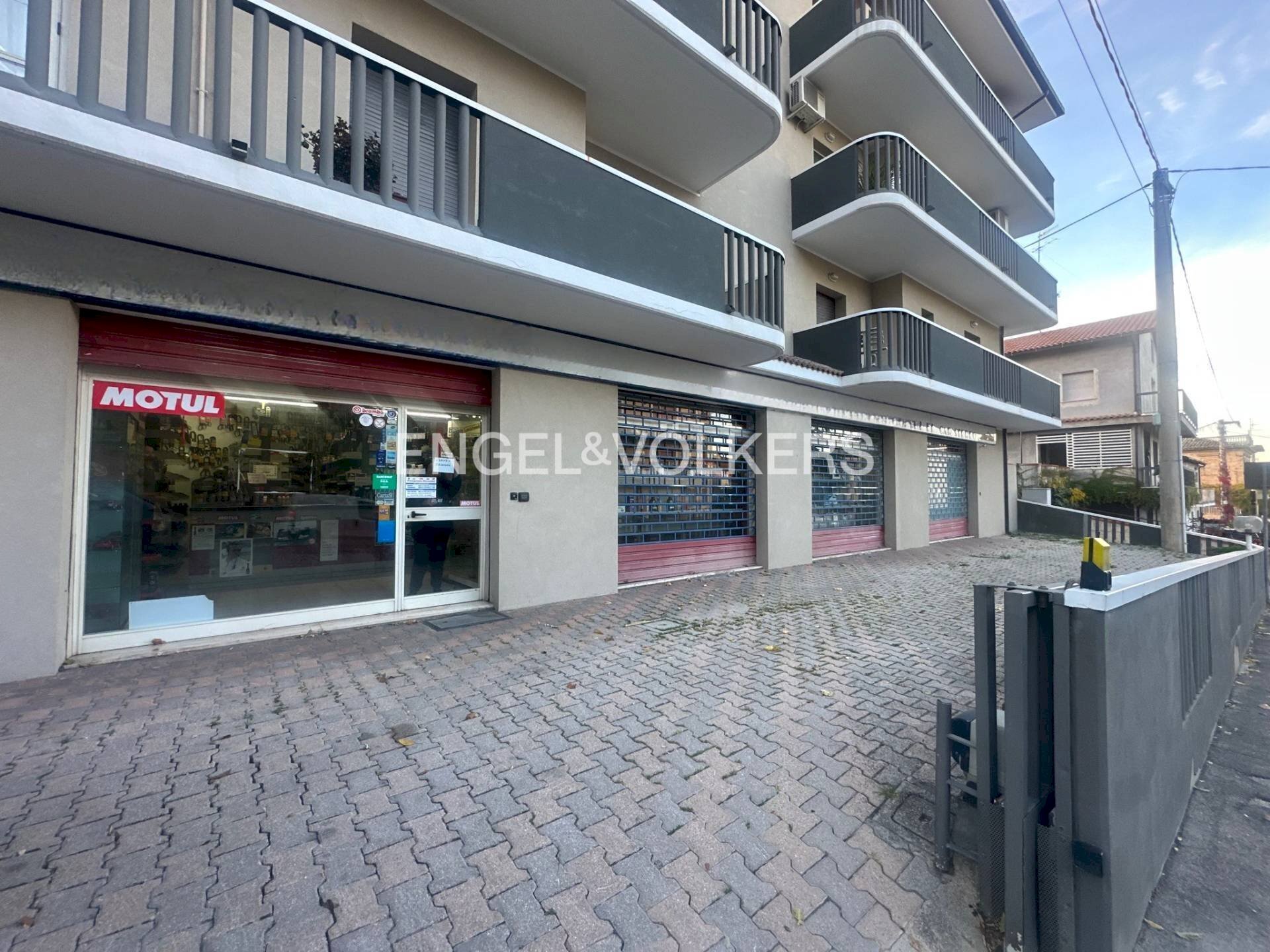 Foto 2 - Locale Commerciale Via San Rocco
 
55, Penne - foto 2