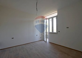 Stanza vuota - Bilocale Via San Tommaso D'aquino
 
10/C, Bari - foto 9