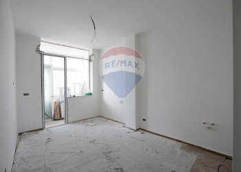 Stanza vuota - Bilocale Via San Tommaso D'aquino
 
10/C, Bari - foto 14