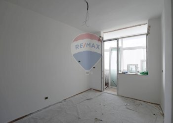 Stanza vuota - Bilocale Via San Tommaso D'aquino
 
10/C, Bari - foto 15